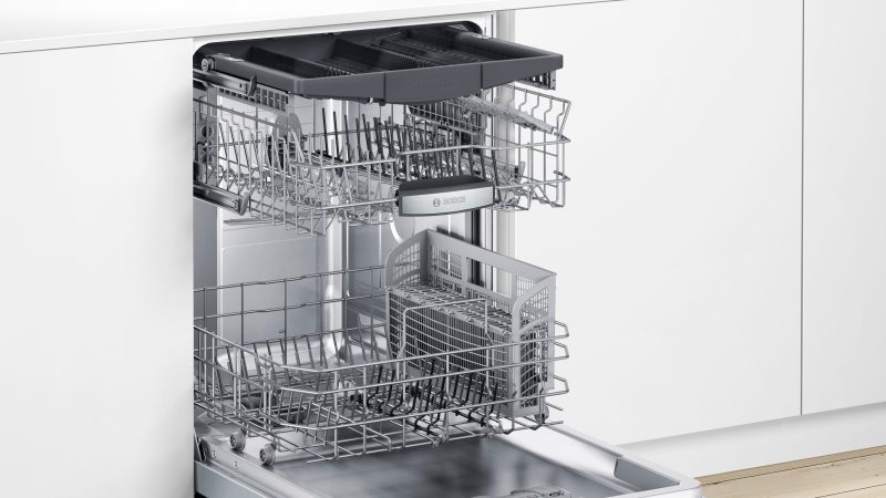 Bosch - 500 Series 24" Top Control Built-In Dishwasher with AutoAir, Stainless Steel Tub, 3rd Rack, 44 dBa - Stainless steel - Image 5