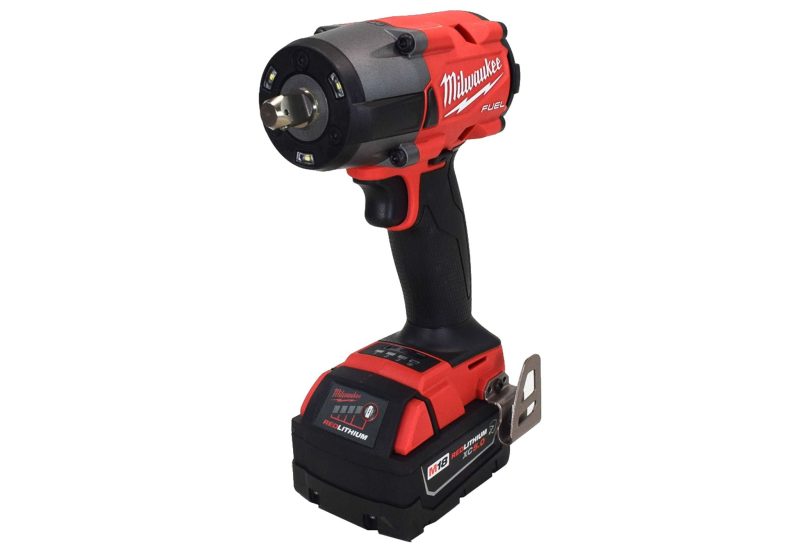 Milwaukee 2962P-22R 18V Cordless 1/2" Impact Wrench Kit w/ Batteries and Charger - Image 3