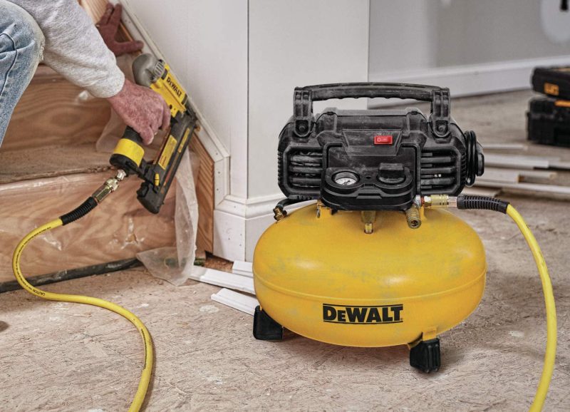 DEWALT Pancake Air Compressor, 6 Gallon, 165 PSI (DWFP55126) - Image 5