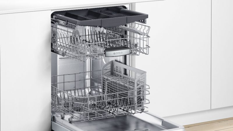 Bosch - 500 Series 24" Top Control Built-In Dishwasher with AutoAir, Stainless Steel Tub, 3rd Rack, 44 dBa - Stainless steel - Image 3