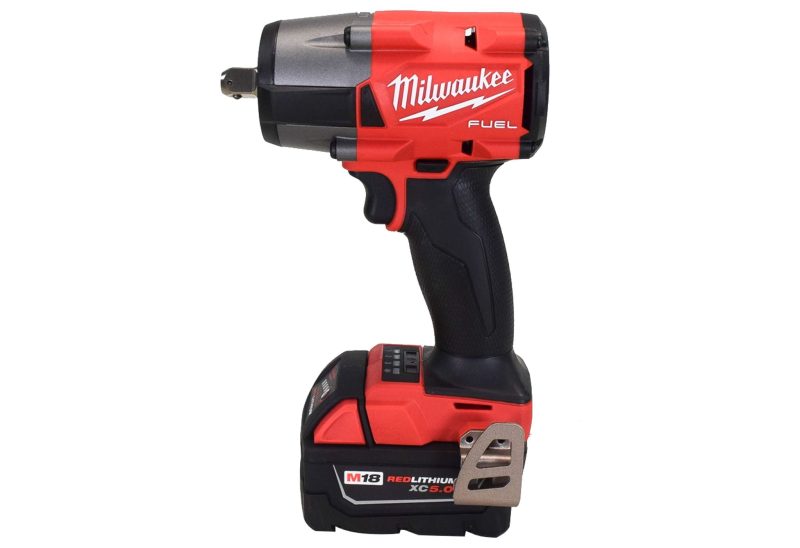 Milwaukee 2962P-22R 18V Cordless 1/2" Impact Wrench Kit w/ Batteries and Charger - Image 2