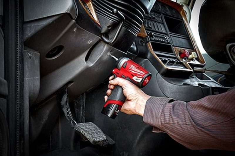 Milwaukee 2552-22 - M12 Fuel 1/4" 12V 2.0Ah Li-Ion Cordless Stubby Impact Wrench Kit - Image 2